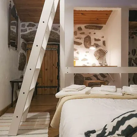 Casa Do Penedo Geres بيت للعطل *